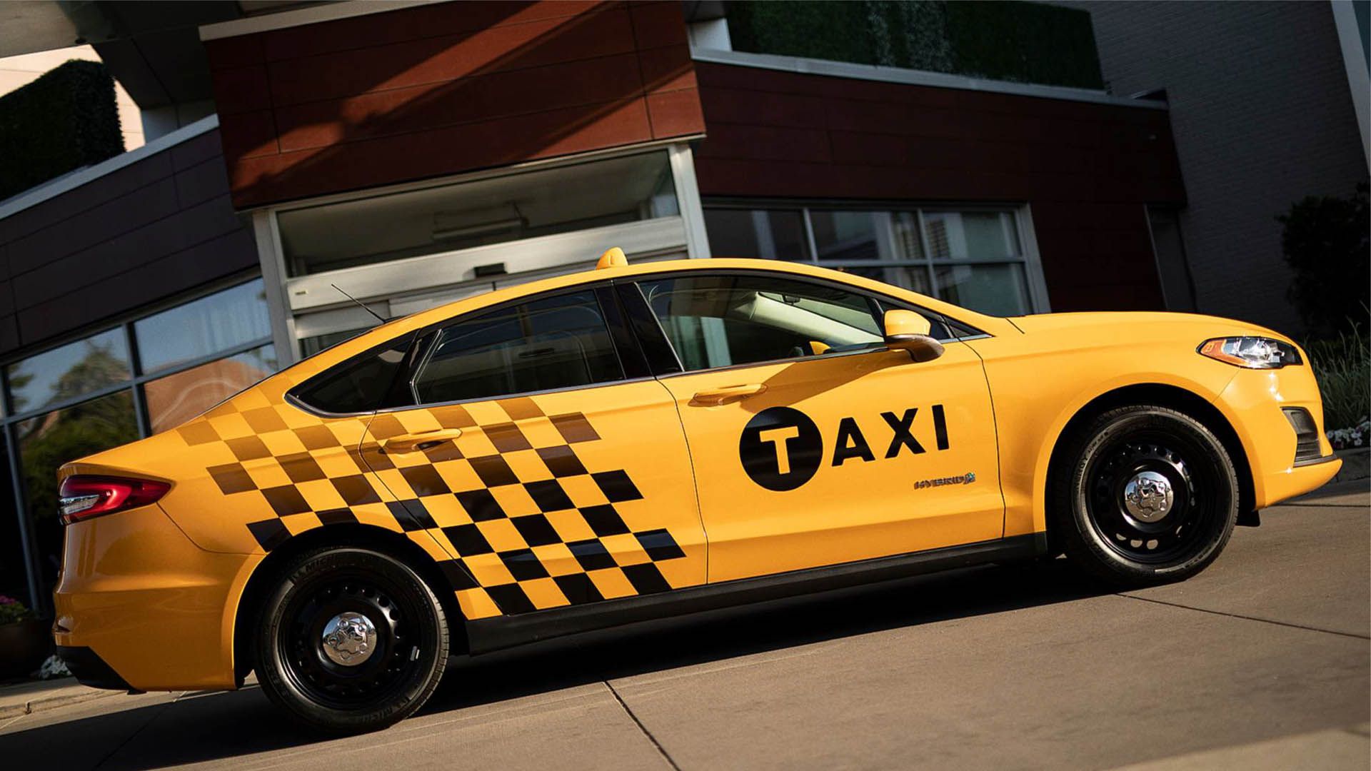 Желтая машина такси